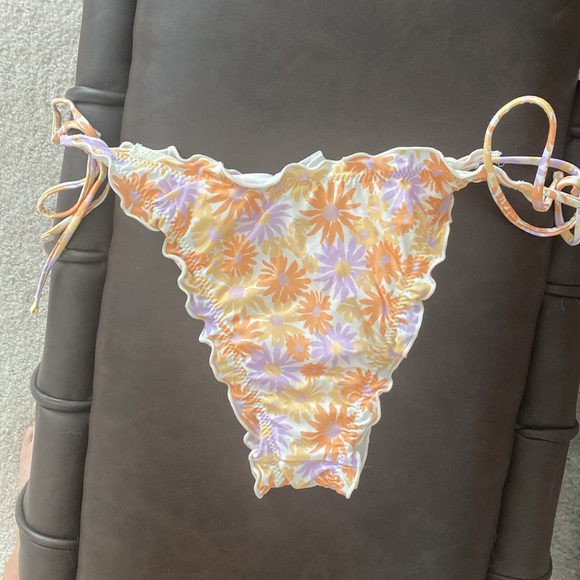 L Space Ruffled Bikini - Picture 5 of 7